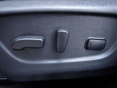 Used 2016 Nissan Rogue SV AWD/4WD image 12