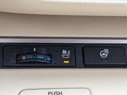Used 2014 Lexus ES 350 w/ Luxury Package FWD image 16
