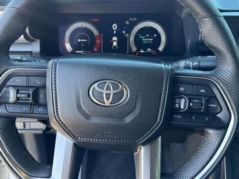 Certified 2025 Toyota Tacoma TRD Off-Road AWD/4WD image 19