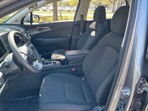 Used 2025 Kia Sportage LX image 31