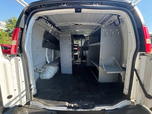 Used 2015 Chevrolet Express 2500 RWD image 17