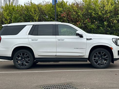 Used 2021 GMC Yukon Denali image 3