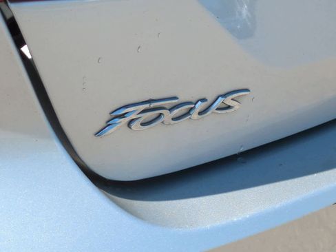 Used 2014 Ford Focus SE w/ SE Sport Package image 13