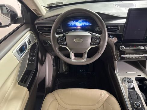 Used 2022 Ford Explorer Platinum w/ Equipment Group 601A AWD/4WD image 25
