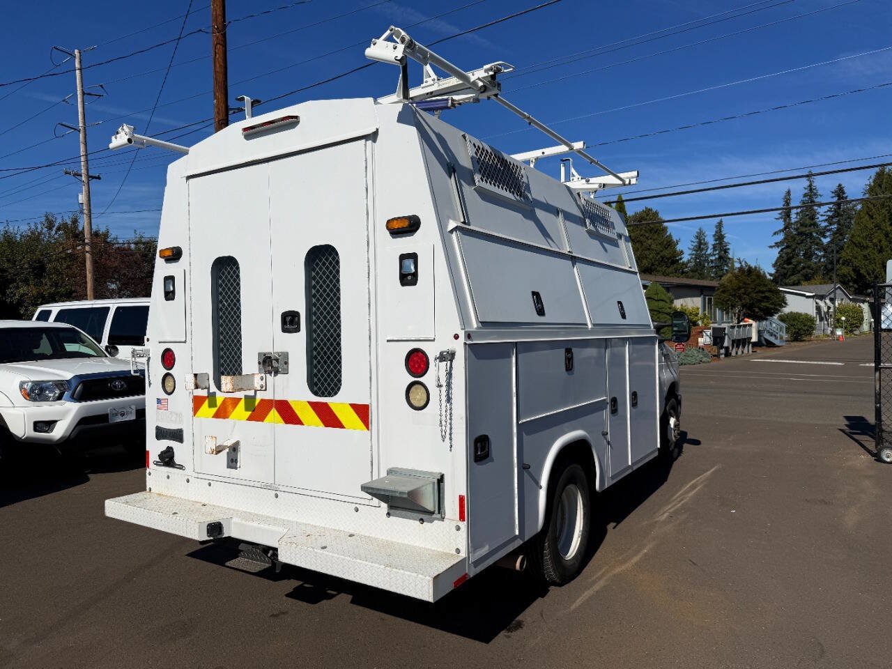 Used 2017 Ford E-350 and Econoline 350 Super Duty RWD image 6