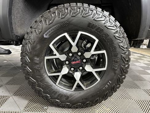 New 2025 GMC Canyon AT4 w/ AT4X Package image 17