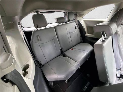 Used 2024 Toyota Sienna XLE w/ XLE Plus Package FWD image 30