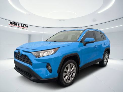 Used 2019 Toyota RAV4 XLE Premium w/ Cold Weather Package AWD/4WD image 7