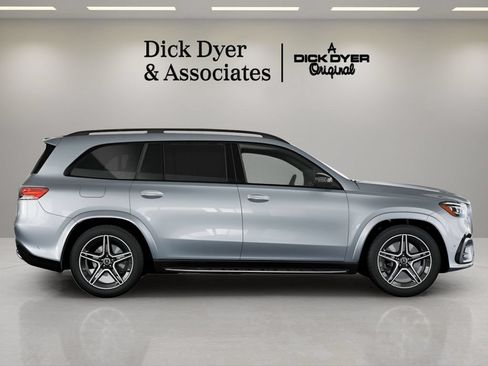 Used 2025 Mercedes-Benz GLS 450 4MATIC image 6