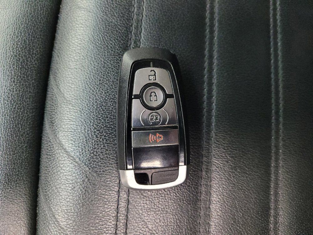 Used 2017 Ford Edge SEL w/ Equipment Group 201A FWD image 32