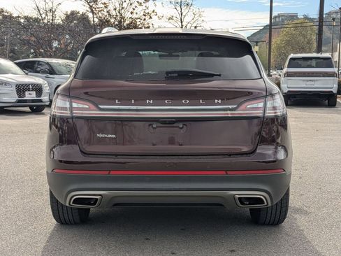 Used 2022 Lincoln Nautilus FWD w/ Premium Package image 4