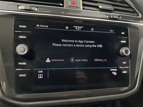 Certified 2022 Volkswagen Tiguan SE R-Line image 31