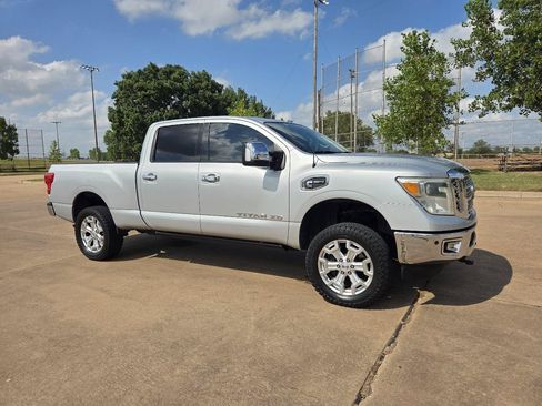 Used 2016 Nissan Titan SL RWD image 28