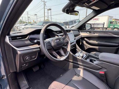 New 2026 Jeep Grand Cherokee Limited w/ Limited Altitude Package AWD/4WD image 13