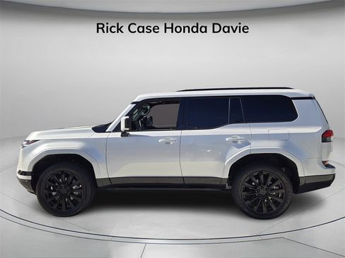 Used 2024 Lexus GX 550 image 4