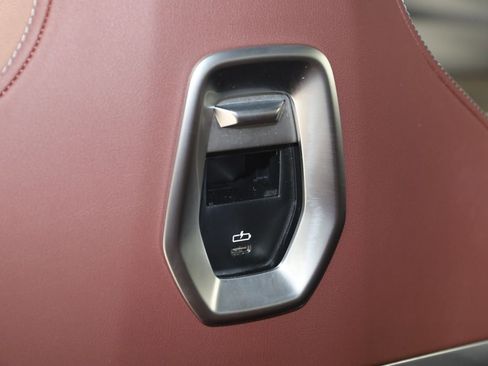 Used 2025 BMW 760i xDrive AWD/4WD image 74