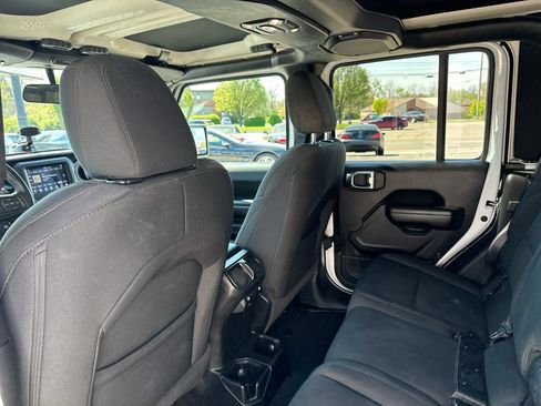 Used 2021 Jeep Gladiator Sport image 25