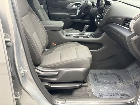 Used 2019 Chevrolet Traverse LT w/ LPO, Floor Liner Package AWD/4WD image 16
