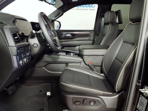 Used 2025 Chevrolet Tahoe Premier RWD image 5