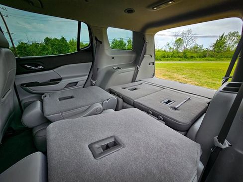 Certified 2023 GMC Acadia SLT w/ Preferred Package image 42