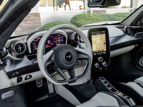 Used 2019 McLaren Senna RWD image 24