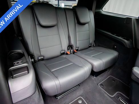 Used 2025 Mercedes-Benz GLS 450 4MATIC image 37