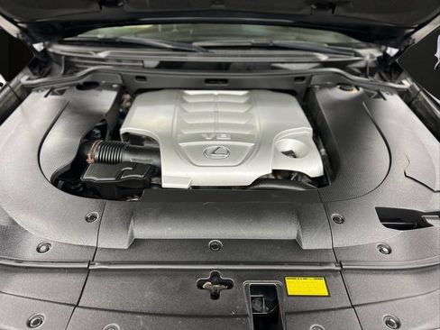 Used 2011 Lexus LX 570 4WD w/ Luxury Pkg image 40