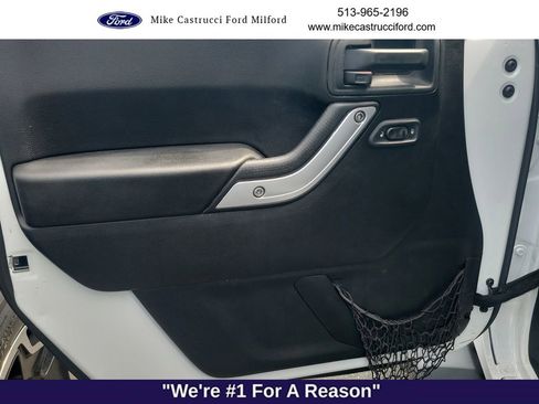 Used 2015 Jeep Wrangler Unlimited Sahara w/ Connectivity Group AWD/4WD image 21
