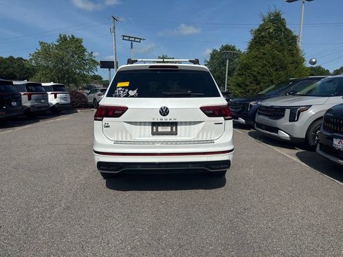 Used 2022 Volkswagen Tiguan SE R-Line AWD/4WD image 4