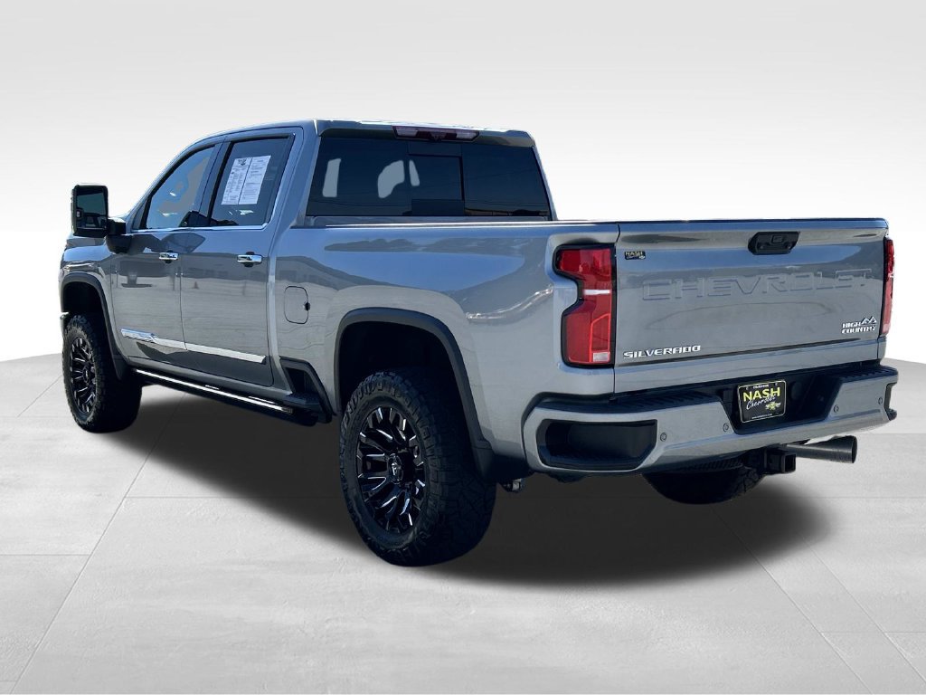 Used 2025 Chevrolet Silverado 2500 High Country w/ High Country Premium Package AWD/4WD image 5