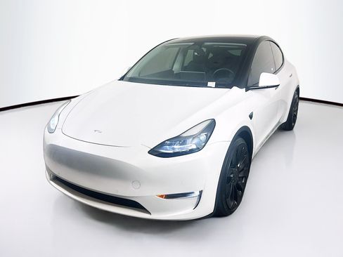 Used 2022 Tesla Model Y Performance AWD/4WD image 3