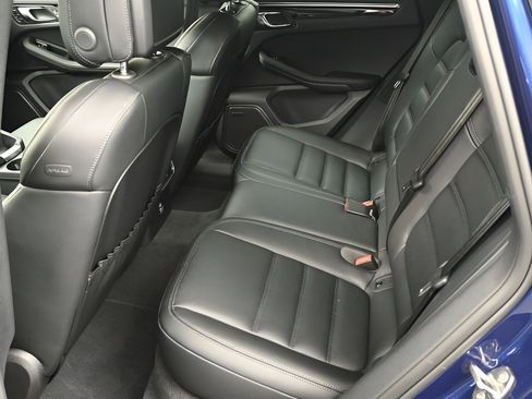 Certified 2026 Porsche Macan AWD/4WD image 7