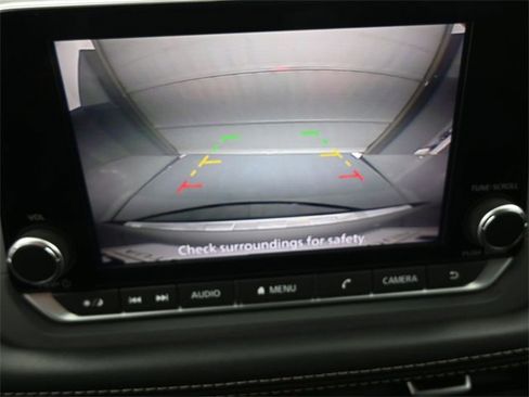 Used 2023 Nissan Rogue SV image 6