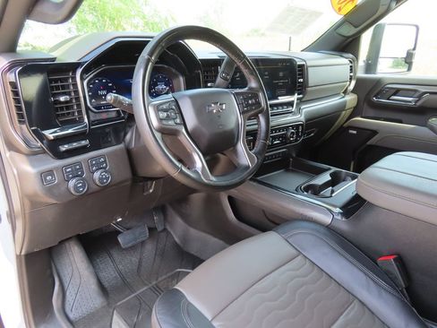 Certified 2024 Chevrolet Silverado 2500 ZR2 w/ Technology Package AWD/4WD image 27