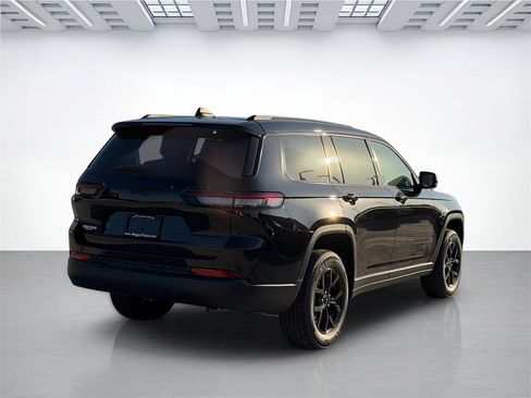 New 2025 Jeep Grand Cherokee L Altitude image 3