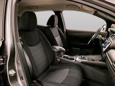 Used 2023 Nissan Leaf S image 7