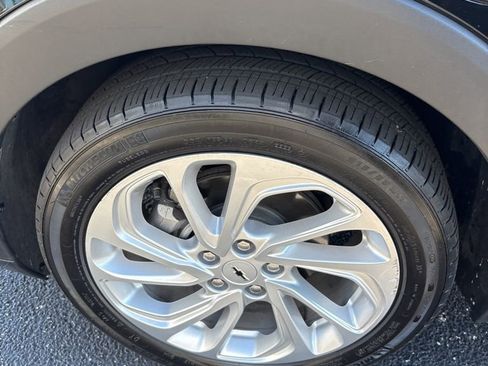 Used 2022 Chevrolet Bolt EUV LT w/ Comfort Package image 11