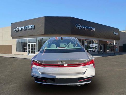 Used 2024 Hyundai Elantra SEL w/ Convenience Package image 6
