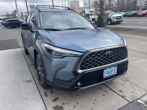 Used 2025 Toyota Corolla Cross XLE w/ Convenience Package image 4