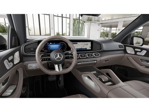 New 2026 Mercedes-Benz GLS 580 4MATIC image 3