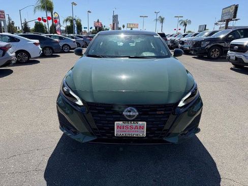 New 2026 Nissan Altima 2.5 SR w/ SR Midnight Edition Package FWD image 2