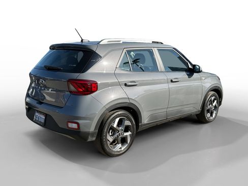Certified 2023 Hyundai Venue SEL image 5