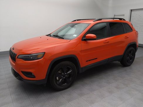Used 2021 Jeep Cherokee Latitude Plus AWD/4WD image 2