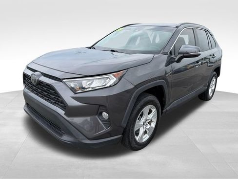 Used 2019 Toyota RAV4 XLE FWD image 3