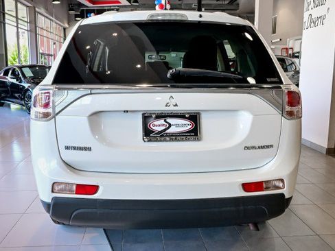 Used 2014 Mitsubishi Outlander SE AWD/4WD image 6