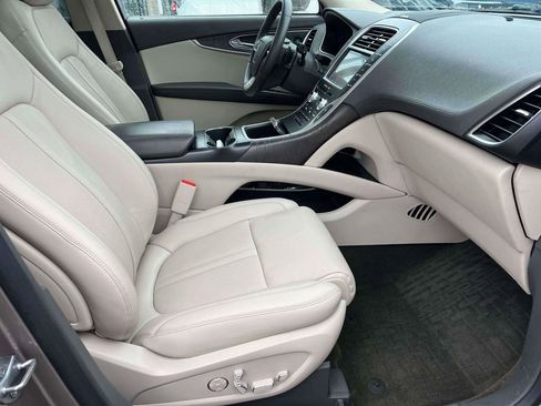 Used 2020 Lincoln Nautilus Reserve w/ Equipment Group 201A image 12