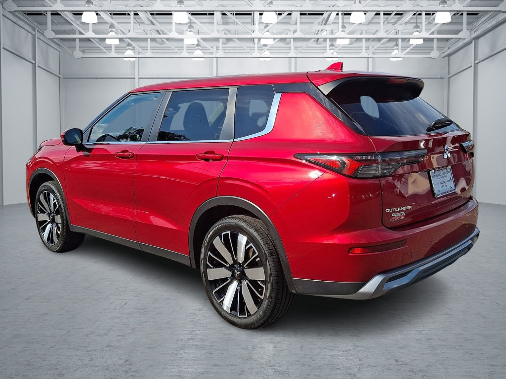 Used 2025 Mitsubishi Outlander SE AWD/4WD image 3