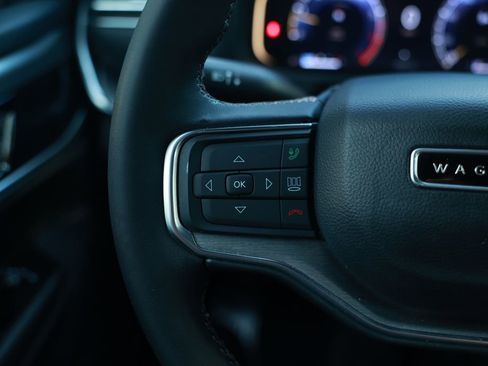 Used 2024 Jeep Wagoneer Series II RWD image 23