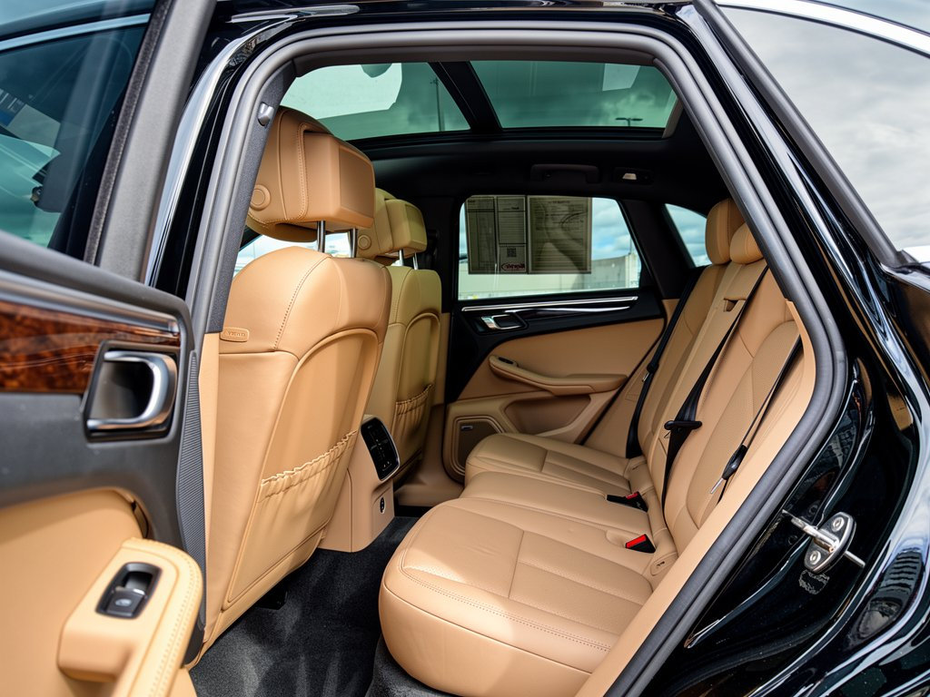 Certified 2023 Porsche Macan S AWD/4WD image 25