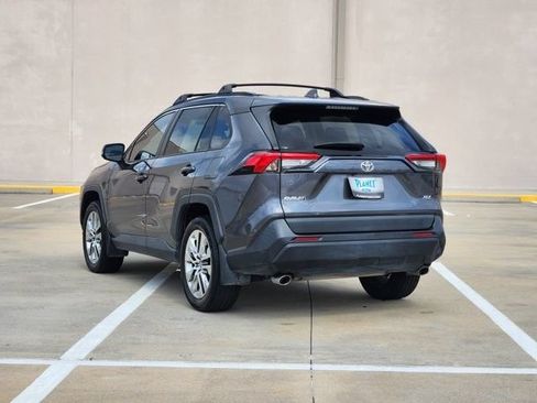 Used 2021 Toyota RAV4 XLE Premium FWD image 7